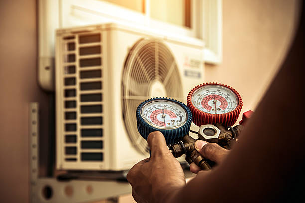 Professional Hvac technician working in Agoura Hills, CA
